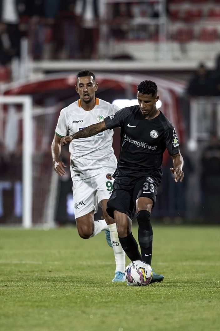 Ümraniyespor, Alanyaspor'u yenerek ilk galibiyetini aldı