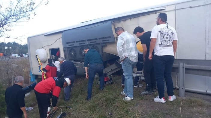Bolu'da yolcu otobüsü devrildi