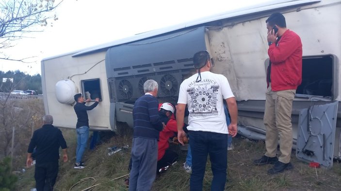 Bolu'da yolcu otobüsü devrildi