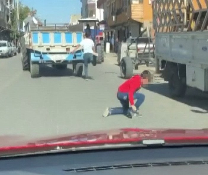 Adıyaman'da traktör römorkuna asılan çocuk düştü