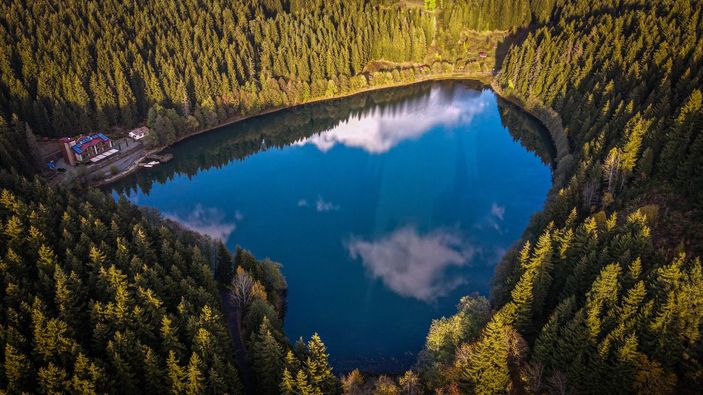 Artvin'de yeryüzünün gizli cenneti Karagöl'den sonbahar manzaraları