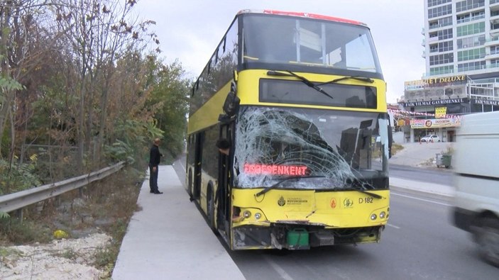 Başakşehir'de İETT şoförü reklam panosuna çarptı