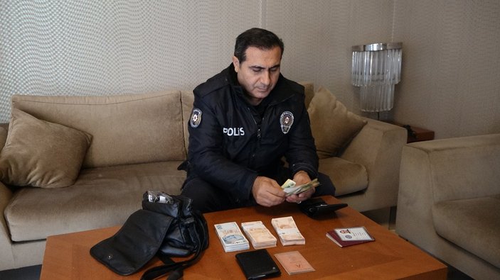 Bursa’da restoranda unutulan para dolu çantayı sahibine ulaştırdı