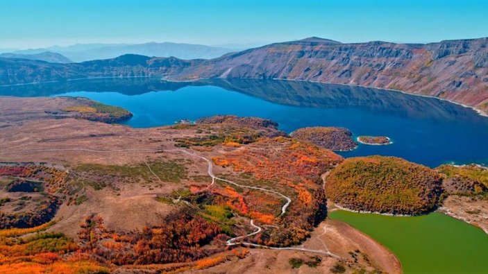 Nemrut Krater'i sonbahar renkleriyle büyüledi