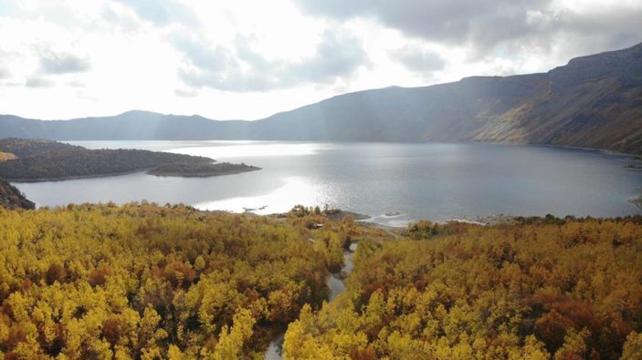 Nemrut Krater'i sonbahar renkleriyle büyüledi