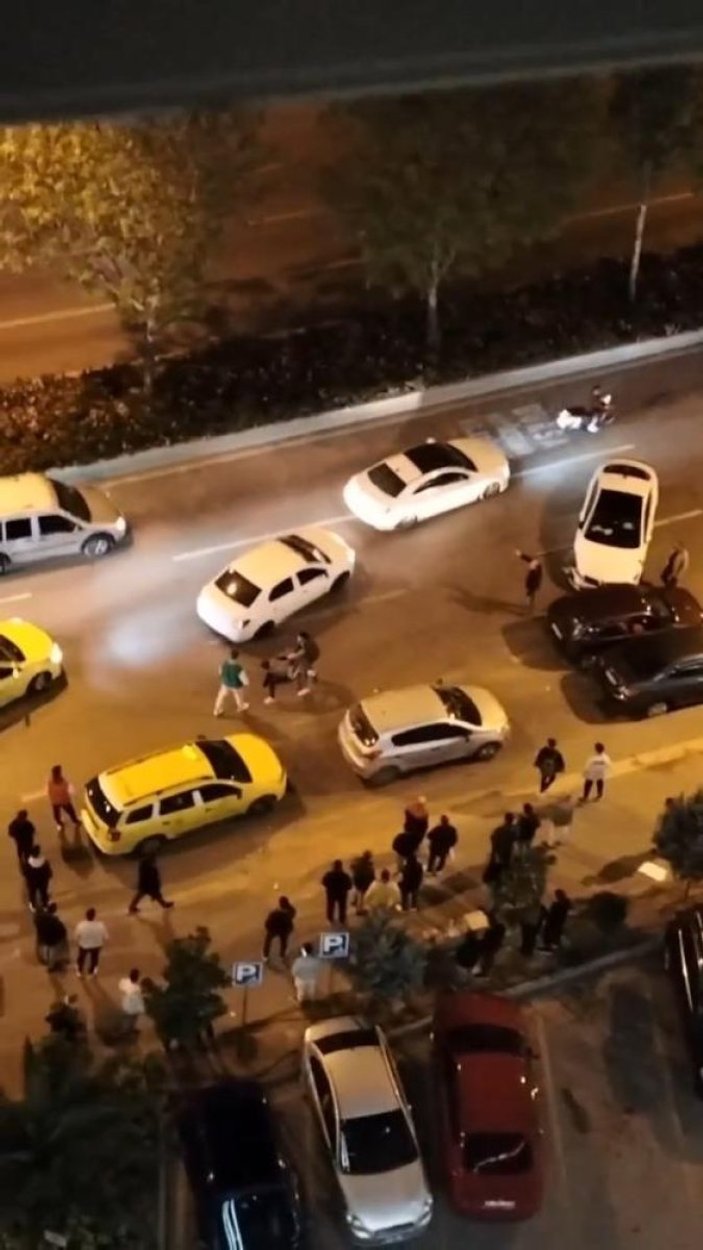 Bursa'da kazaya karışan sürücülerin kavga ettiği anlar kamerada