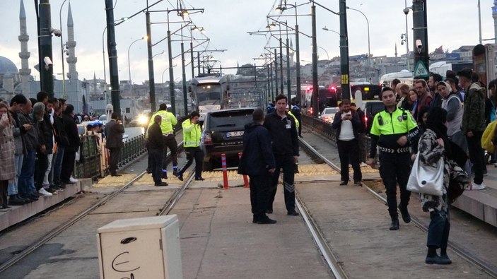 İstanbul'da ciple tramvay yoluna girdi