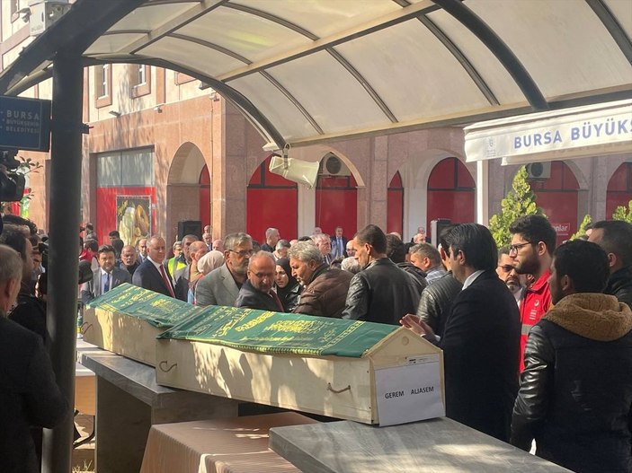 Bursa'da yangında hayatını kaybedenlerin cenazeleri defnedildi