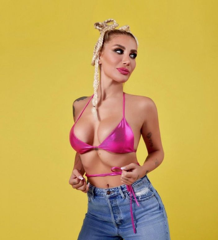 İrem Derici dekoltede sınır tanımıyor! Bikini üstüyle poz verdi: 