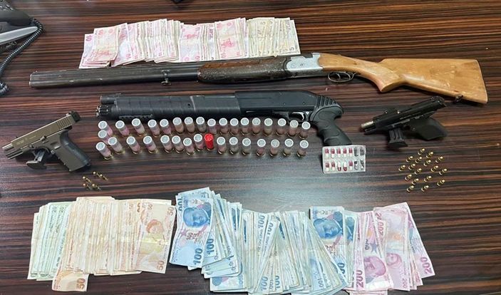 d Adana'da, Cono aşiretinin yaşadığı mahalleye operasyon