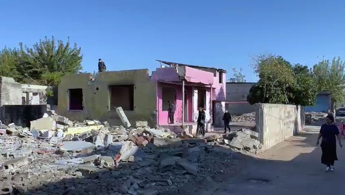 d Adana'da, Cono aşiretinin yaşadığı mahalleye operasyon