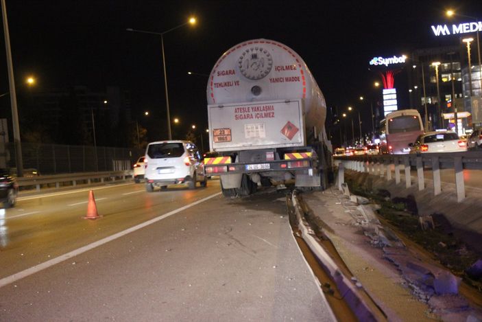 i Kocaeli'de LPG yüklü tanker kaza yaptı