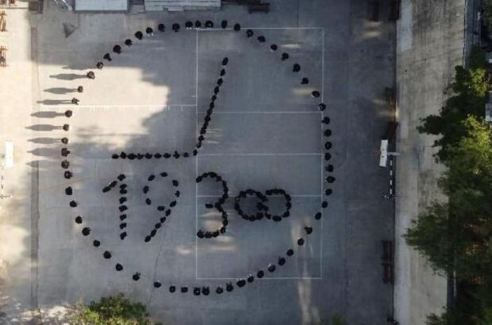 İzmirli öğrencilerden 10 Kasım koreografisi