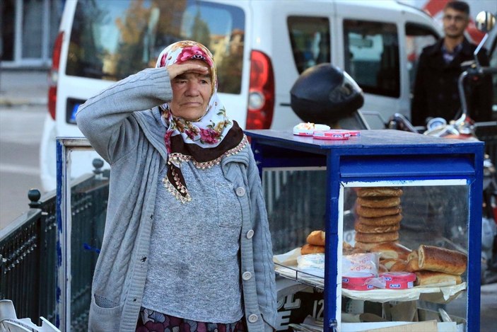 Yurt genelinde saat 9'u 5 geçe hayat durdu