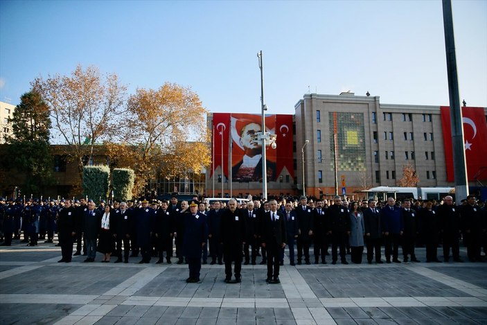 Yurt genelinde saat 9'u 5 geçe hayat durdu