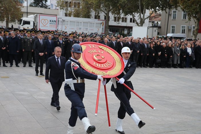 Yurt genelinde saat 9'u 5 geçe hayat durdu