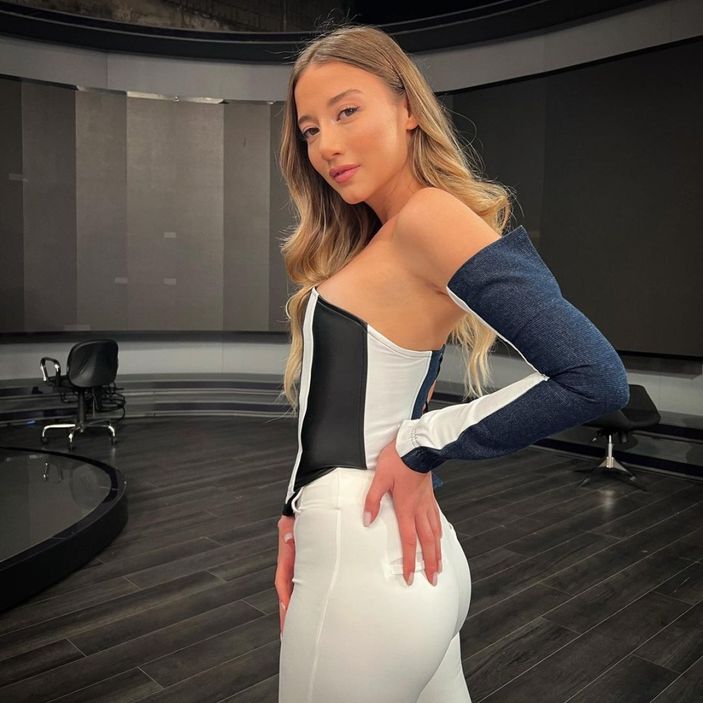 Aleyna Kalaycıoğlu pembe taytıyla güneş banyosu yaptı, görenin nutku tutuldu! 'Akıllara zararsın'