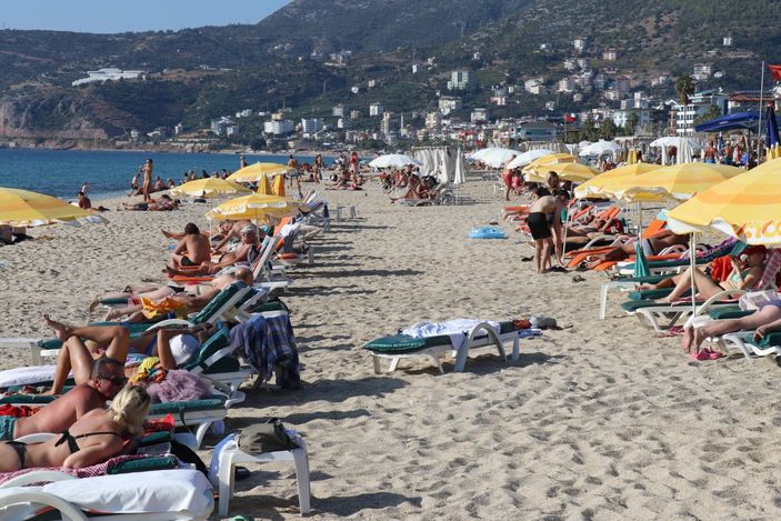 Avrupalılar, enerji krizinin ardından Antalya'ya akın etti