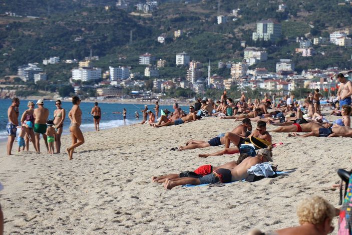 Avrupalılar, enerji krizinin ardından Antalya'ya akın etti