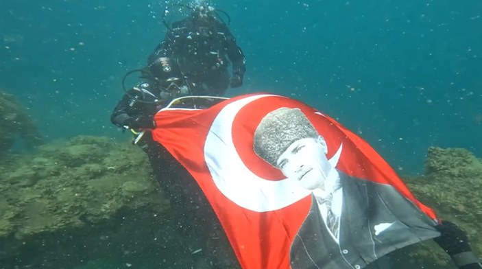 Diyarbakır'da su altında Atatürk portresi açıldı