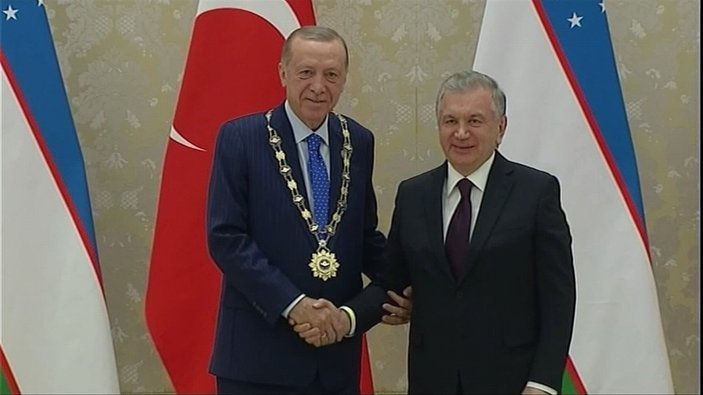 Cumhurbaşkanı Erdoğan'a İmam Buhari Nişanı takdim edildi