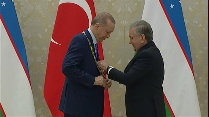 Cumhurbaşkanı Erdoğan'a İmam Buhari Nişanı takdim edildi