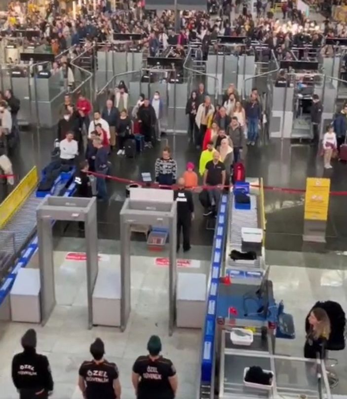 Sabiha Gökçen Havalimanı'nda 1 dakikalık saygı duruşu