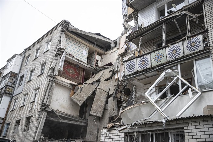 Ukrayna'da bir apartmana füze saldırısı: 7 ölü