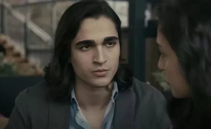 Yalı Çapkını'nın Ferit'ini hiç böyle görmediniz! 'Kaşlar kadar saçlar da fenaymış'