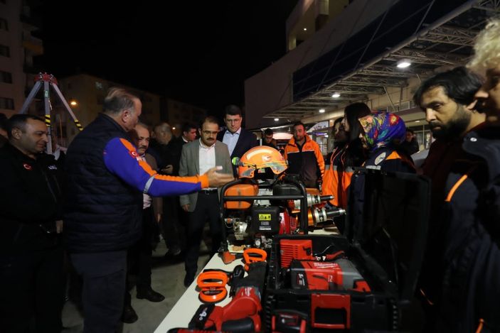 Çankırı'da tatbikat anında sandalyenin altında korundu
