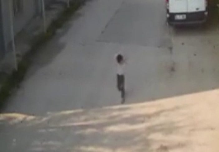 Adana’da otizmli çocuğun kaçırılma anları kamerada