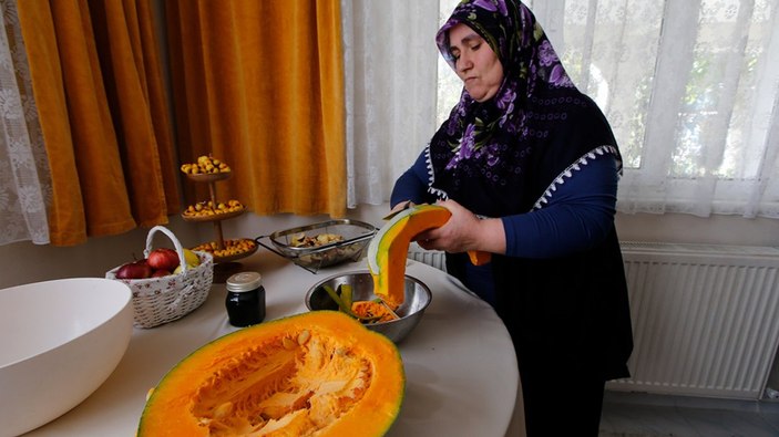 Samsun'da doğadan topladığı 30 çeşit meyve ve sebzeden sirke yapıyor