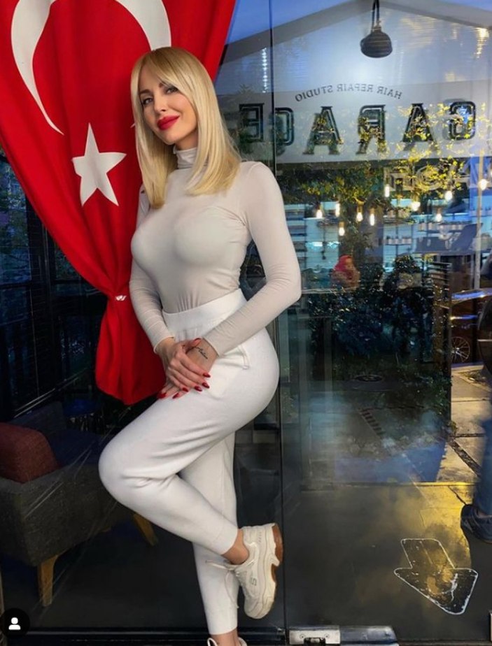 Hamamda kıyafetsiz pozuyla olay oldu! Spiker Hande Sarıoğlu'ndan cesur paylaşım: 