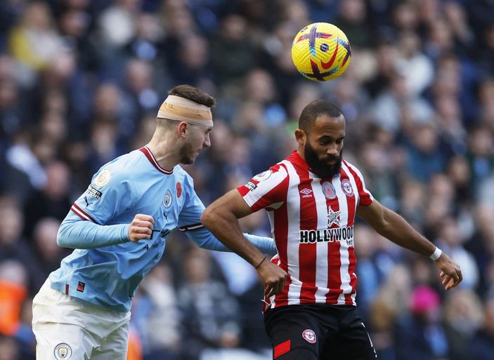 r Manchester City, son dakika golüyle yıkıldı