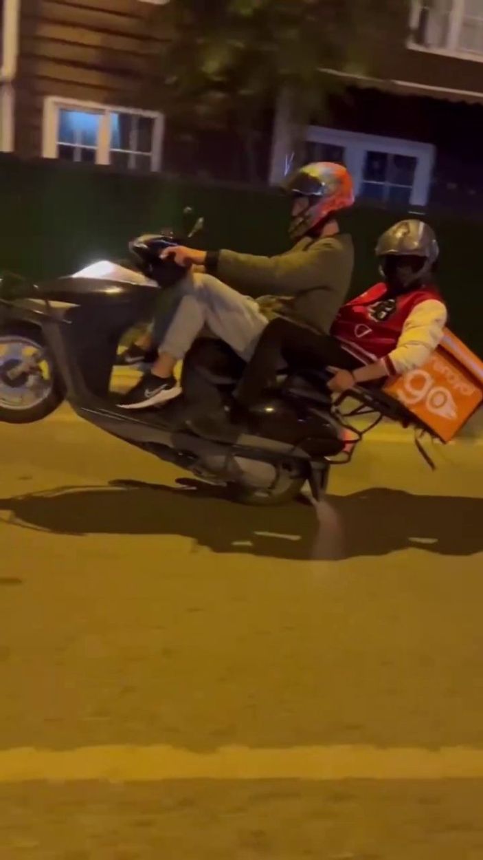 i Pendik'te moto kuryenin tek teker üstündeki yolculuğu