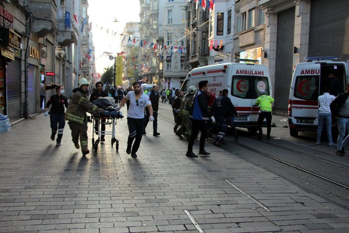 Taksim'de patlama: Kaldırım taşları yerinden söküldü