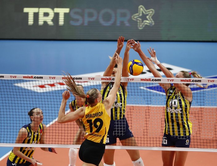 Vakıfbank, Fenerbahçe'yi mağlup etti