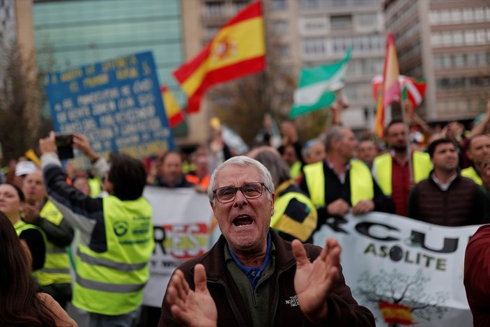 İspanya’da kamyoncular grevde