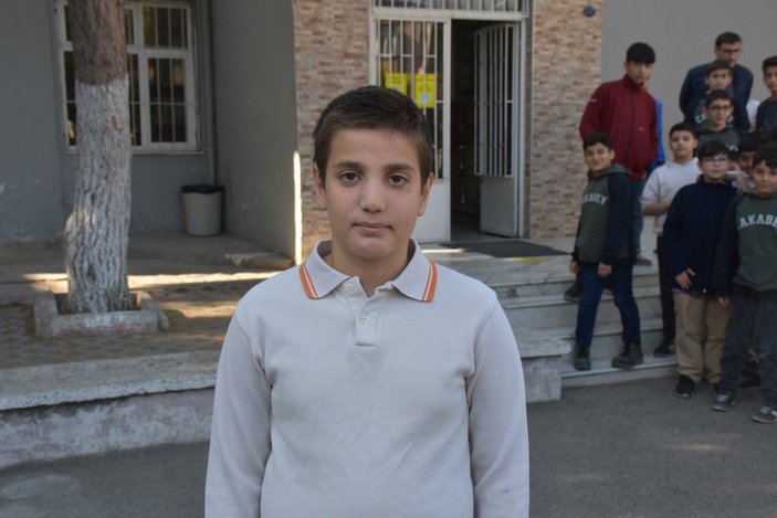 İzmir'de öğrenci Heimlich manevrası ile kurtarıldı