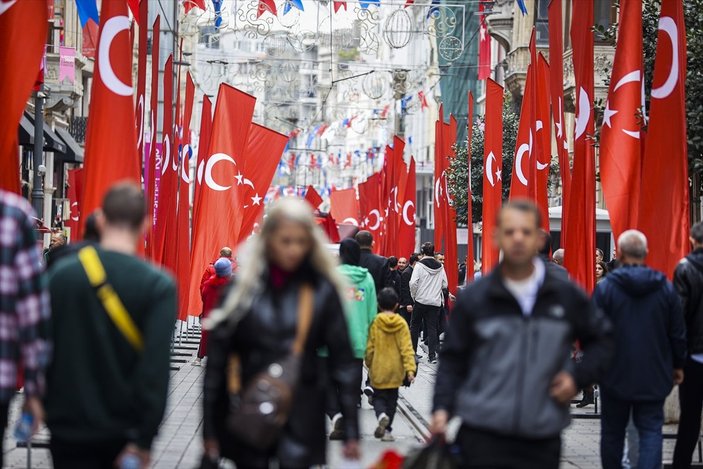 Taksim 1200 Türk bayrağıyla donatıldı