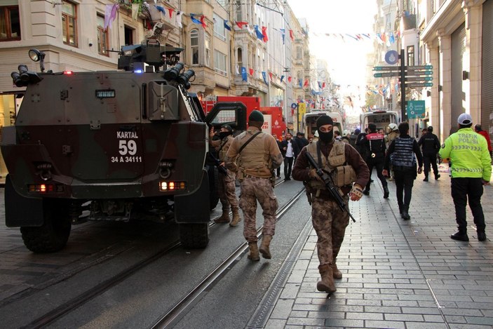 İstiklal Caddesi'ndeki banklar kaldırıldı