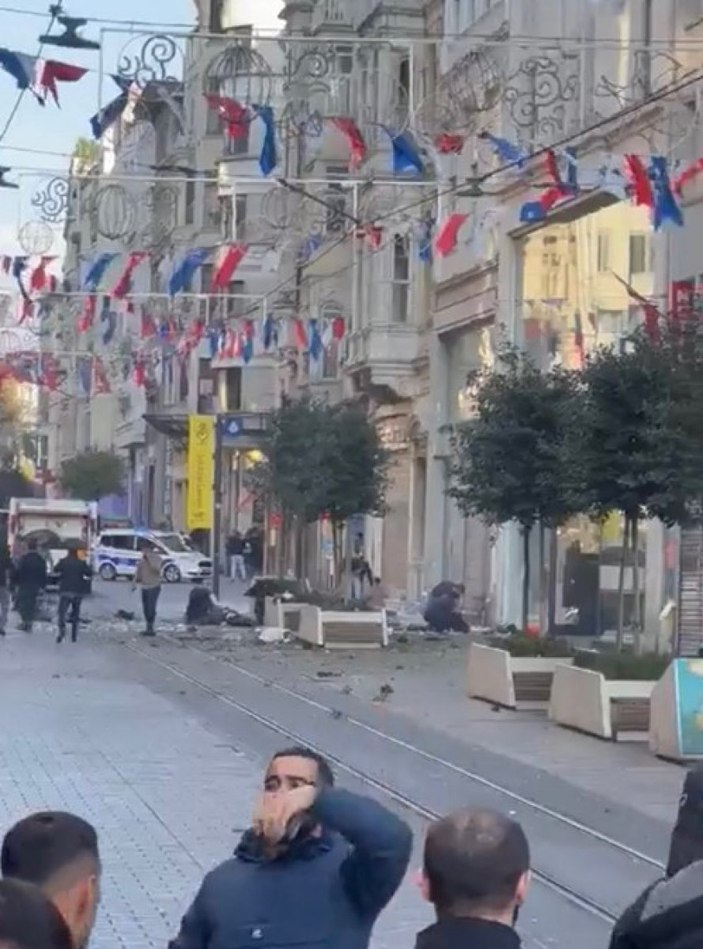 İstiklal Caddesi'ndeki banklar kaldırıldı