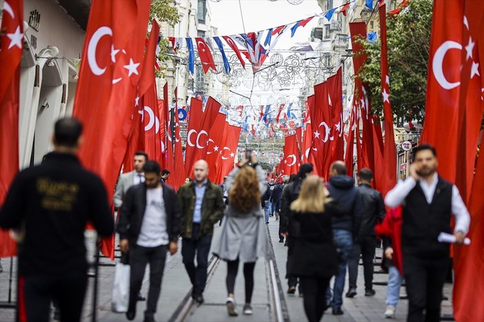 Taksim 1200 Türk bayrağıyla donatıldı
