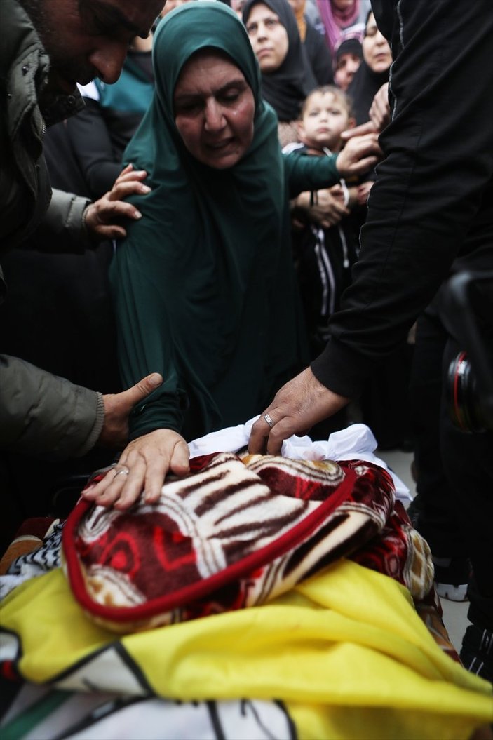 İsrail güçlerinin öldürdüğü Filistinli kız çocuğu toprağa verildi