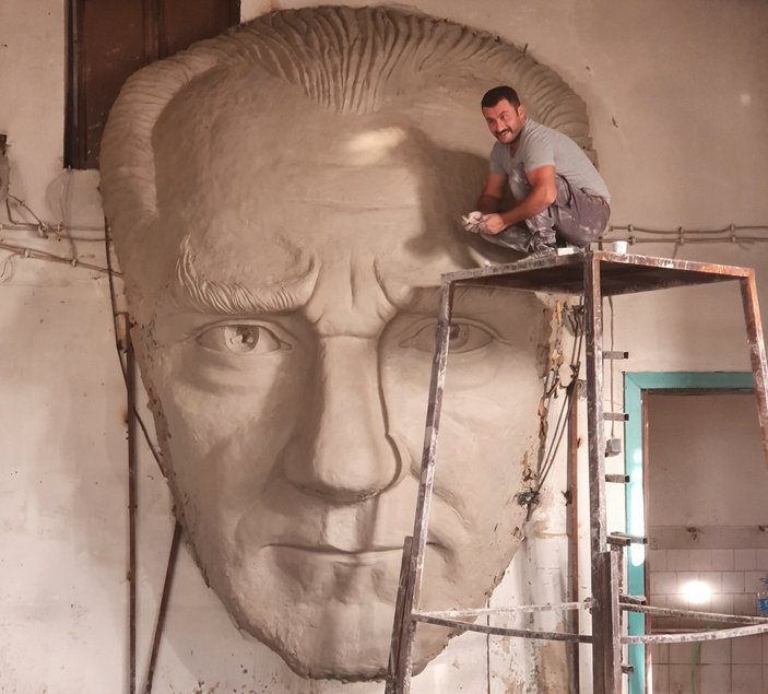 Malatya'da 4 buçuk metrelik Atatürk maskı yapıldı