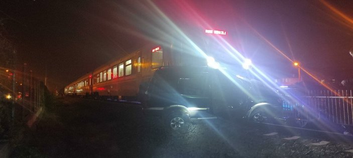 Aydın'da trenle çarpışan otomobil metrelerce sürüklendi: 1 ölü