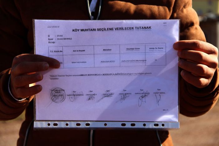 Sivas'ta 20 yaşında köy yönetiyor
