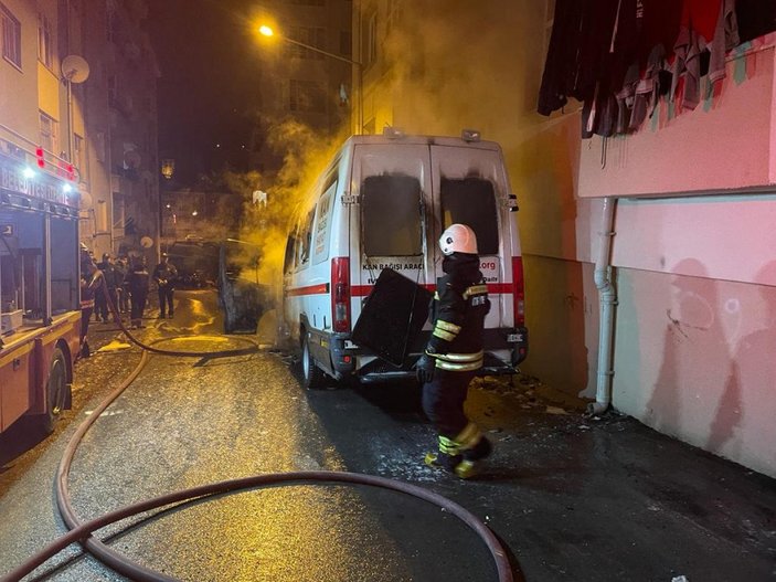 Yozgat’ta, Kızılay'ın kan bağış minibüsü yandı