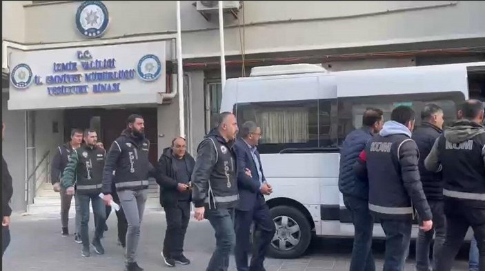 İzmir'de dolandırıcı operasyonunda 8 tutuklama