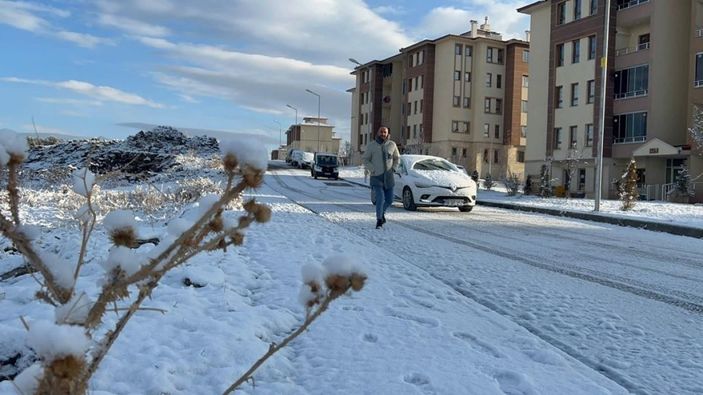 Kars'ta kar yağışı başladı